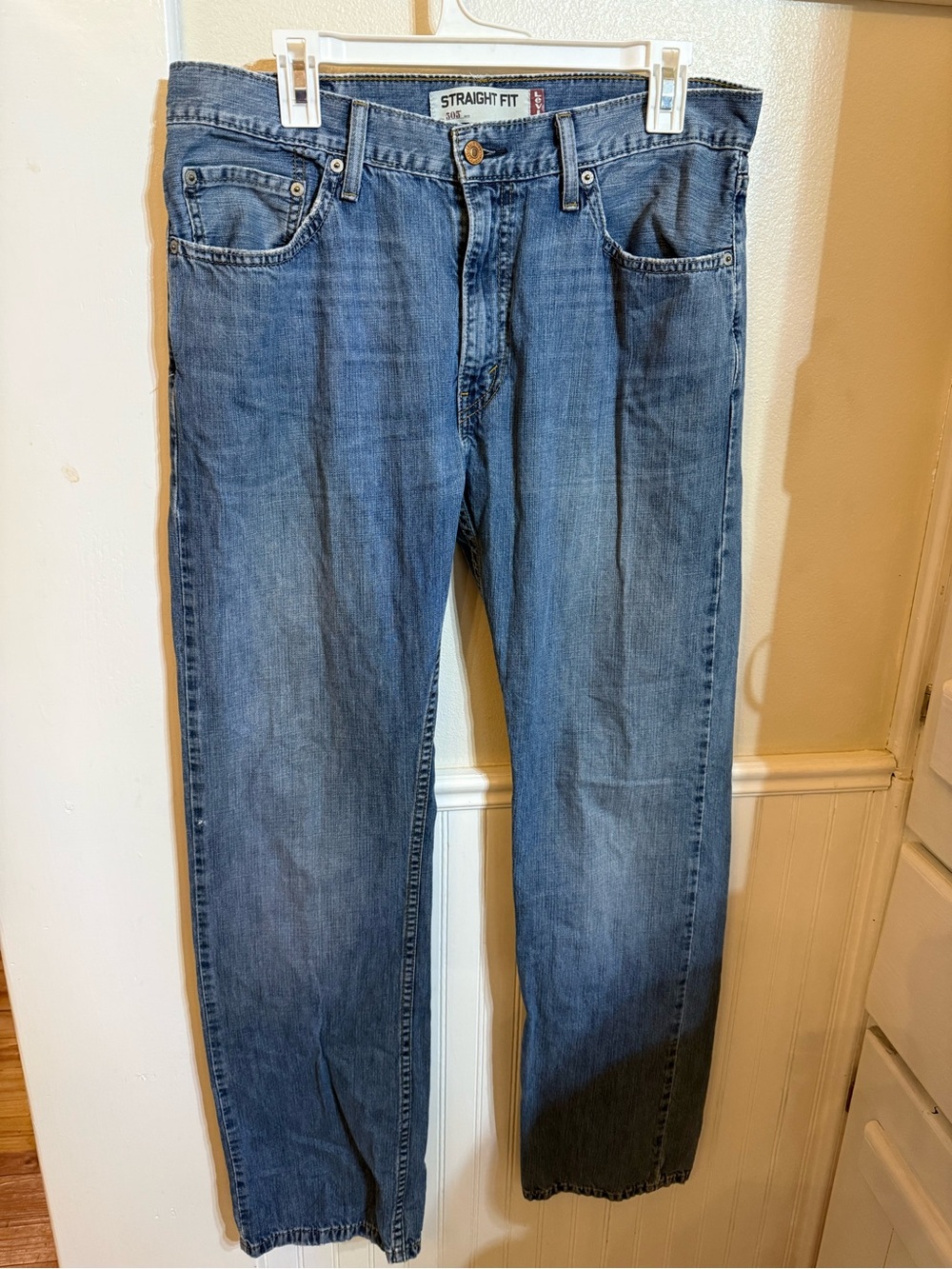 Levi's Men's Straight Fit Denim Jeans - Medium Blue Wash